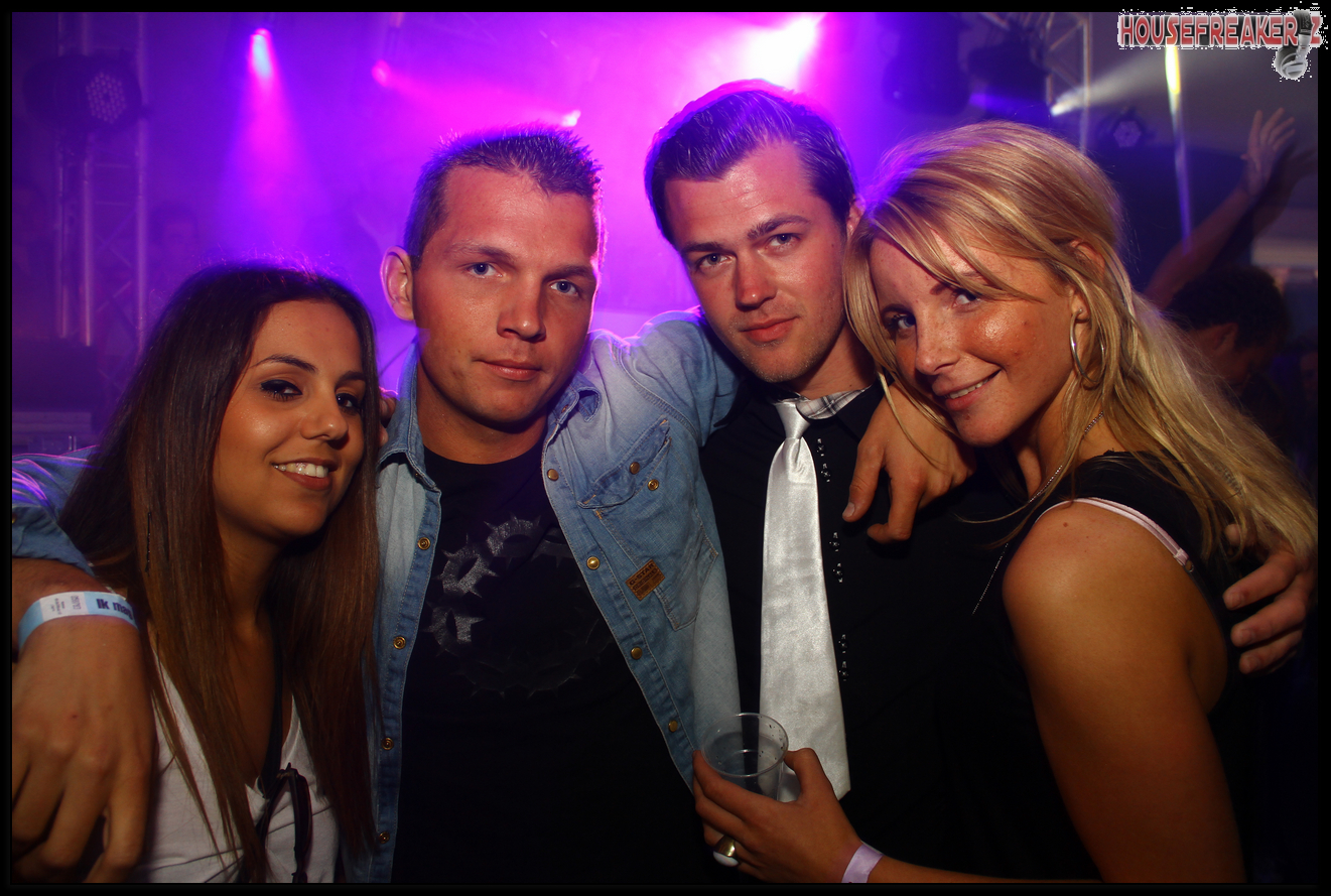 1321x889 pixels (1.244K)